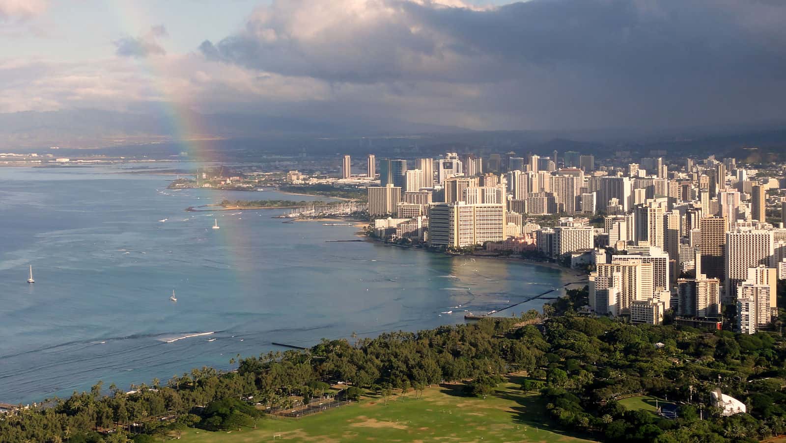Waikiki view from Diamond Head - Oahu, Hawaii (image courtesy of Cristo Vlahos via Wikimedia Commons)