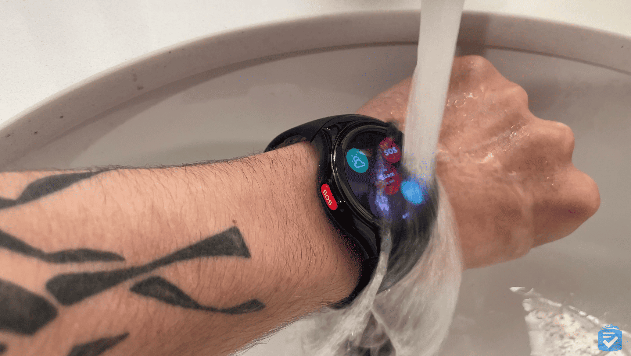 The MGMove Watch under water