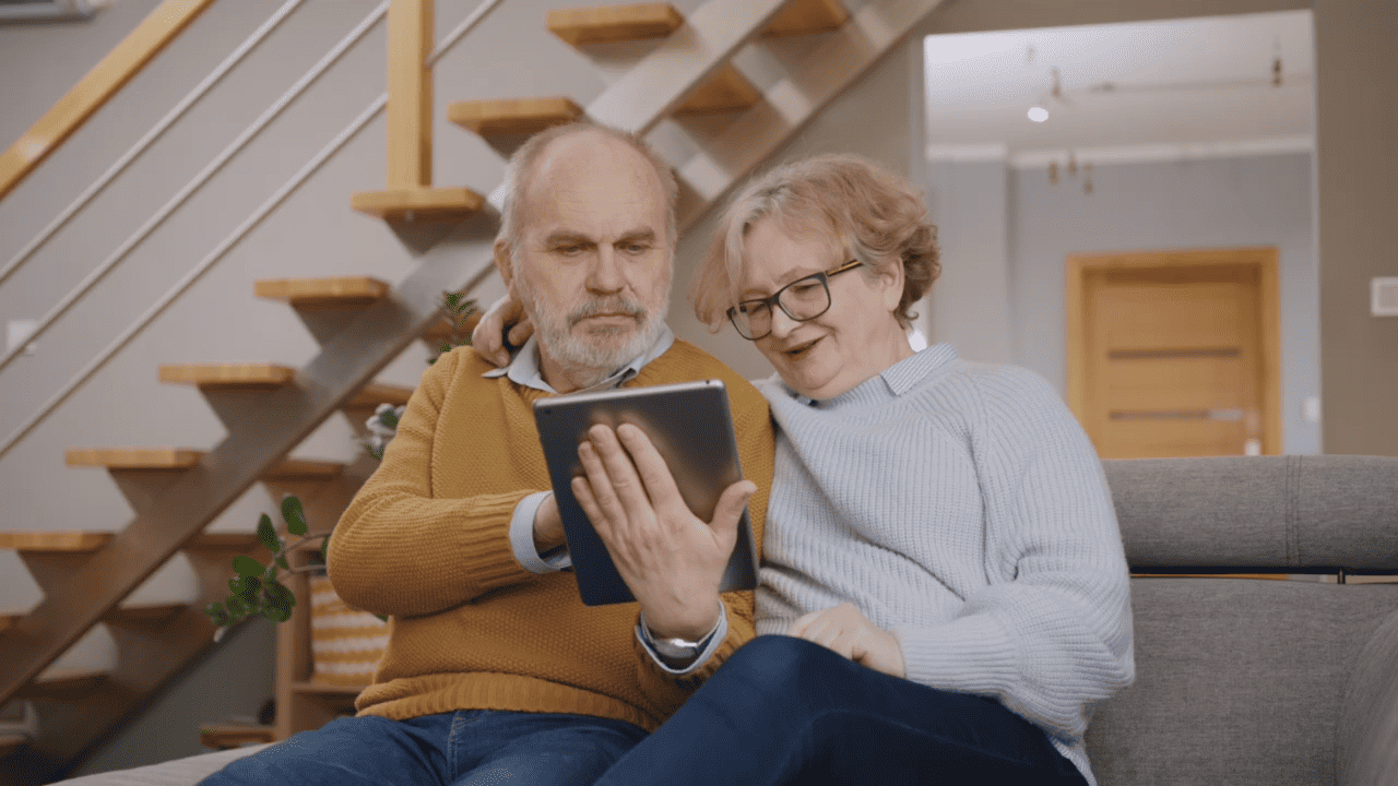 seniors-using-tablet